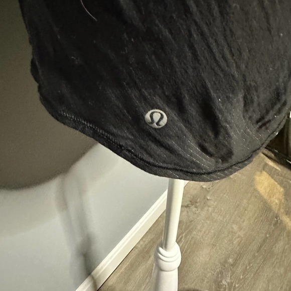 Lululemon Tank with Built in Bra Size 6 - Picture 5 of 6